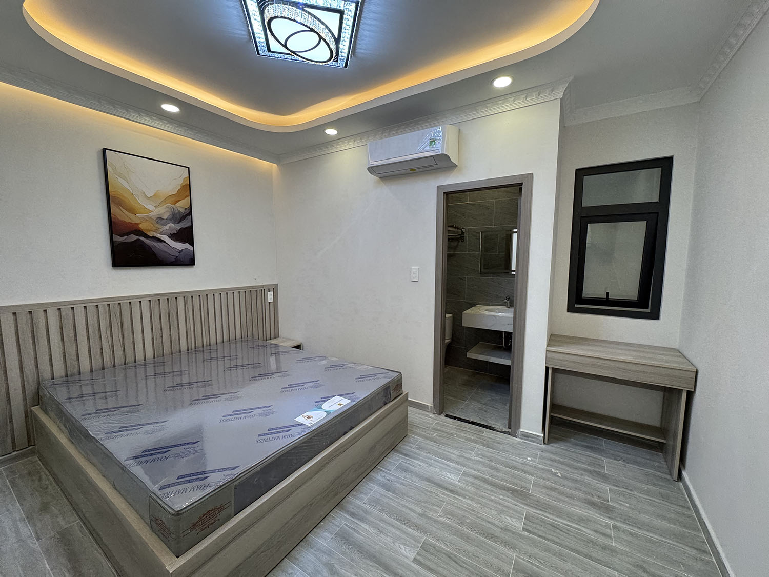 Nhà phố mới 100%, DTKV: 4mx12,5m, vuông, 4 tầng, full nội thất, hẻm xe hơi khu Vip NGUYỄN VĂN TRỖI